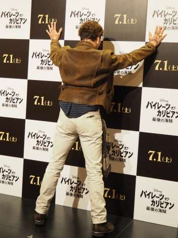 なんだかよくわからんポーズを撮ってるイケメンが見たい