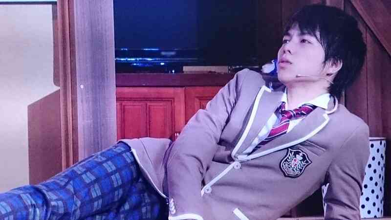 なんだかよくわからんポーズを撮ってるイケメンが見たい