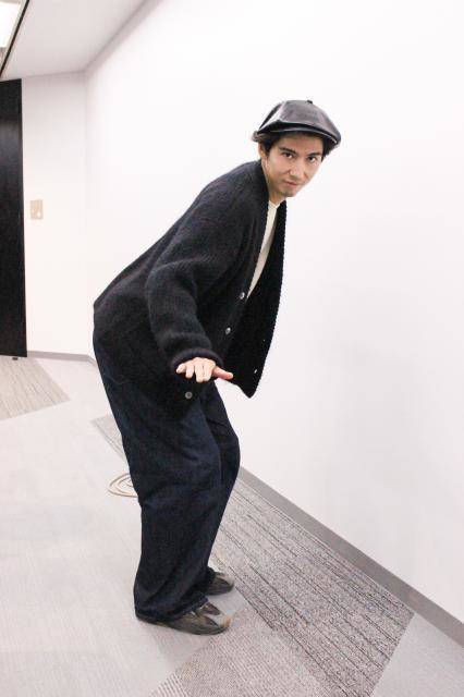 なんだかよくわからんポーズを撮ってるイケメンが見たい