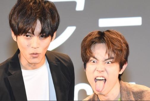 なんだかよくわからんポーズを撮ってるイケメンが見たい