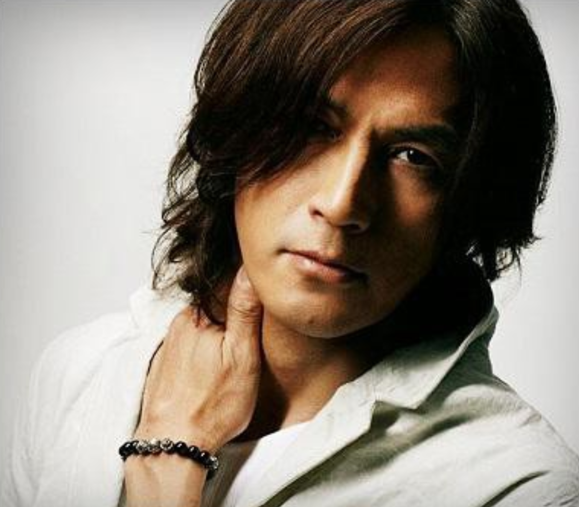 なんだかよくわからんポーズを撮ってるイケメンが見たい