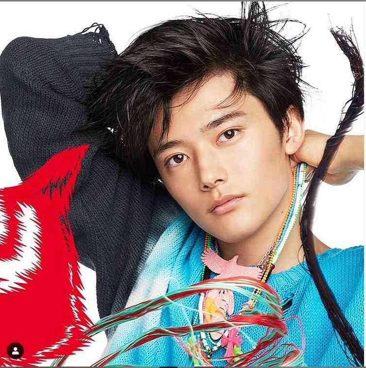 なんだかよくわからんポーズを撮ってるイケメンが見たい