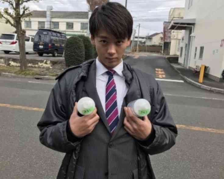 なんだかよくわからんポーズを撮ってるイケメンが見たい