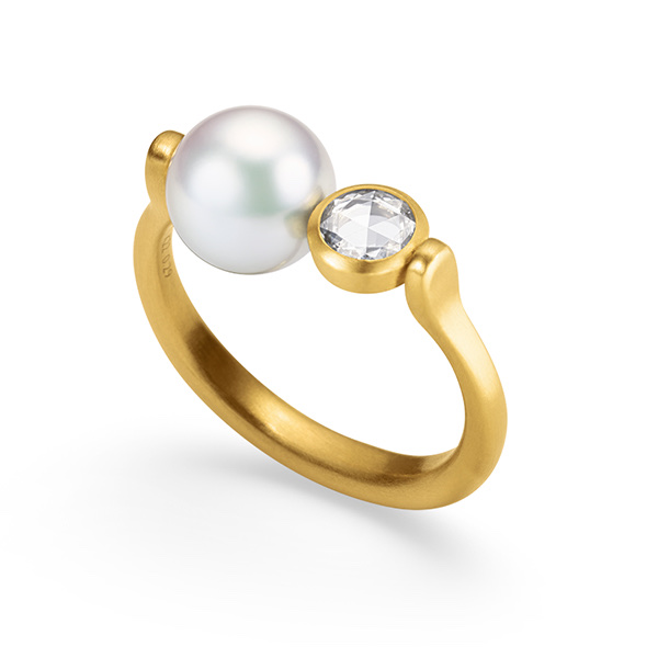 コロナの中、自分へのご褒美にハイブランドの指輪。