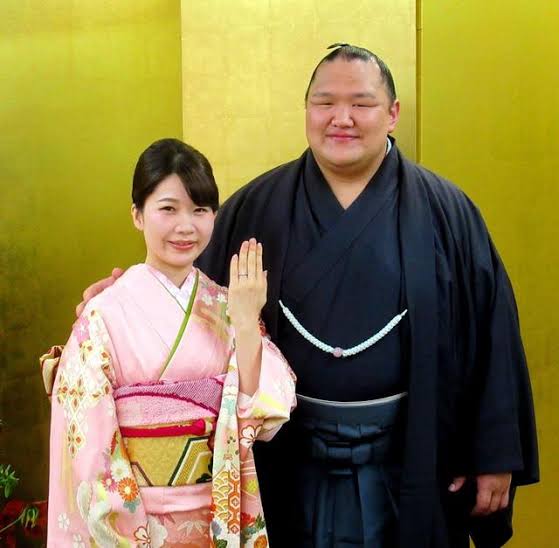 頂上真っ白 富士山が初冠雪 昨年より24日早く観測