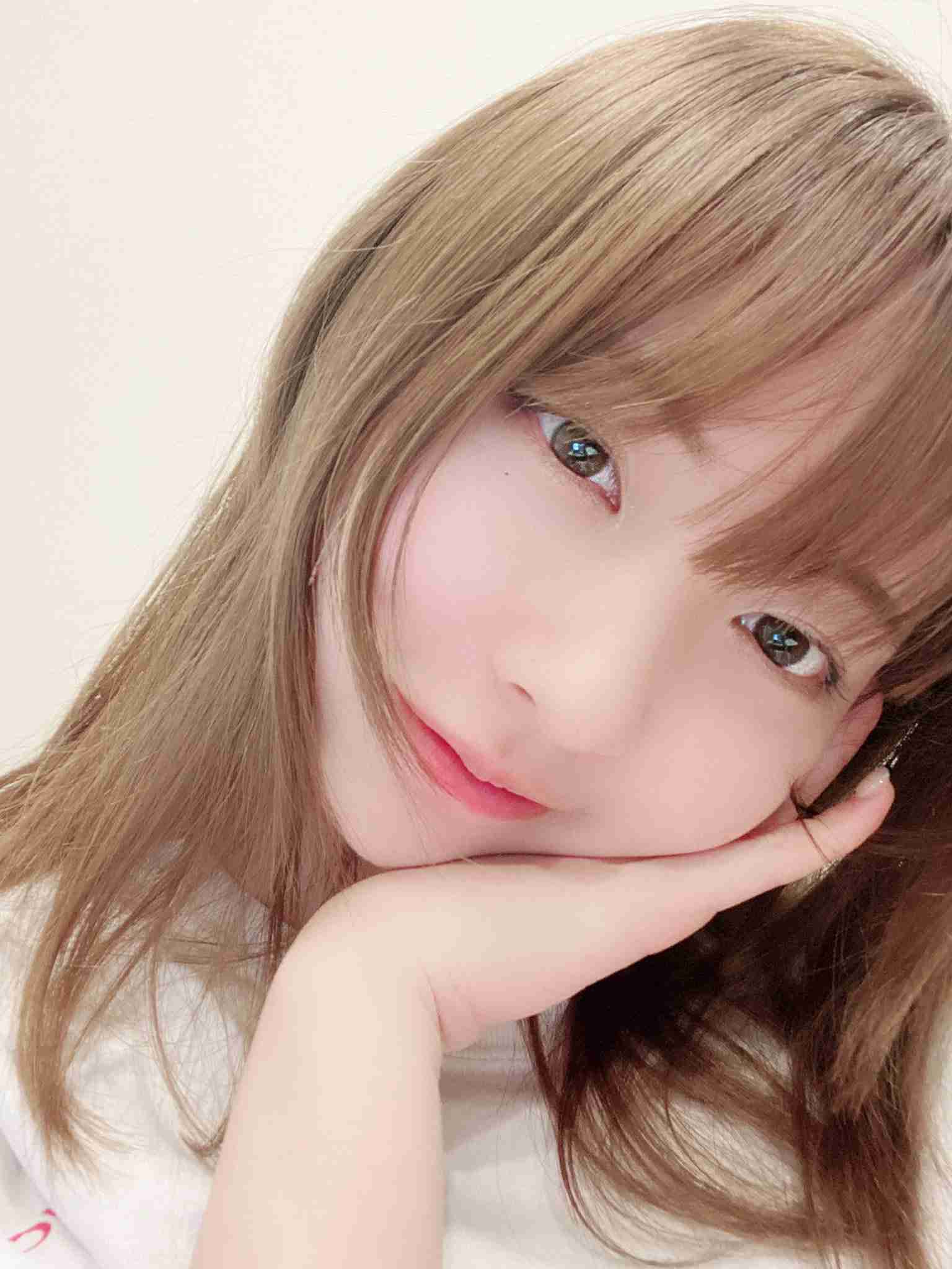 《熱愛撮》再生68億回の人気ユーチューバー「東海オンエア」メンバーがカリスマ元JKと腕組みデート