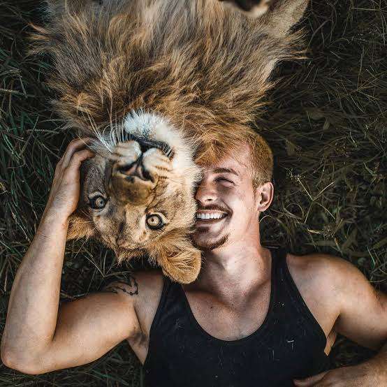 人間と動物のツーショット