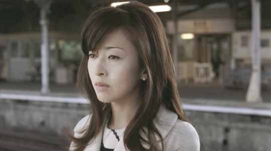 松雪泰子がすっぴんで演じる“40代後半・独身” イタさをさらけ出した先に見えるものとは? 映画『甘いお酒でうがい』