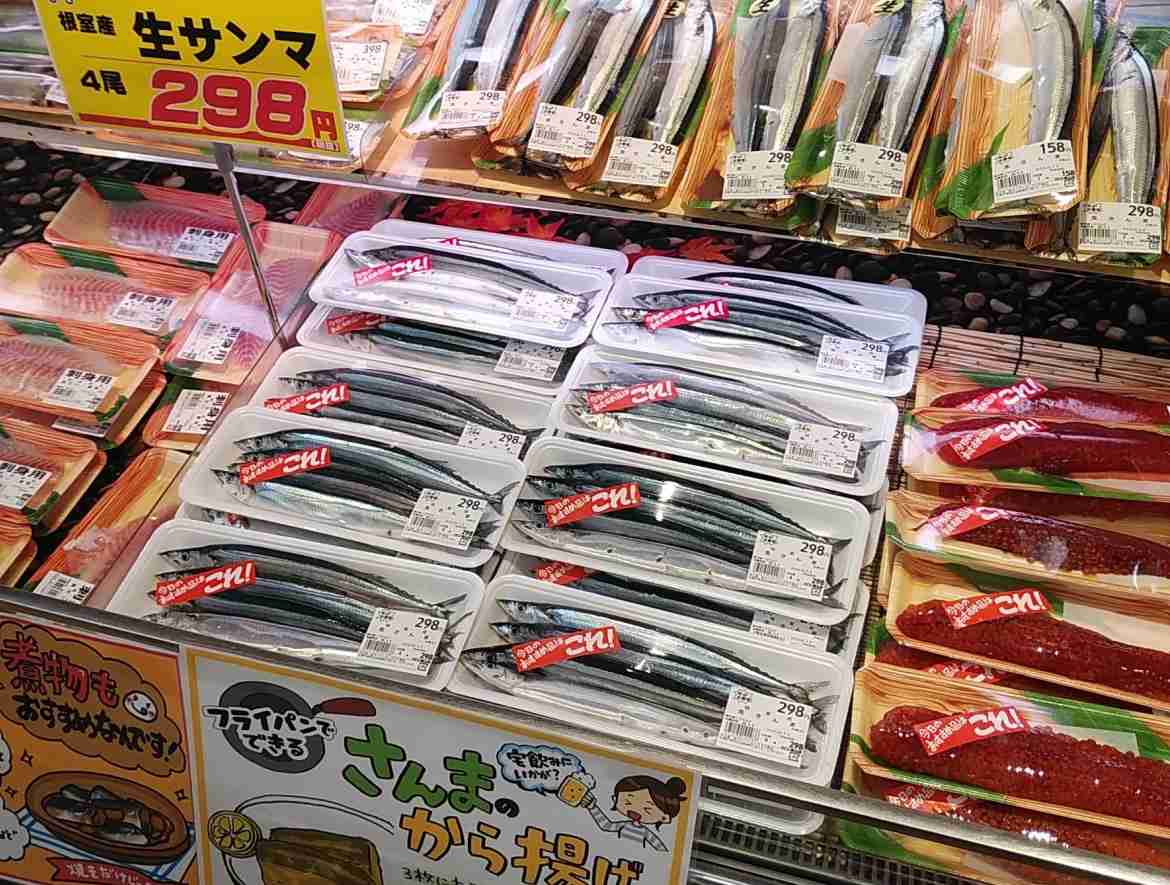 スーパーに並ぶサンマを見たら…　ありえない光景に「買えない」