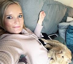 “世界一悲しそうな猫”引き取られて1年で“幸せいっぱいの猫”に（米）＜動画あり＞