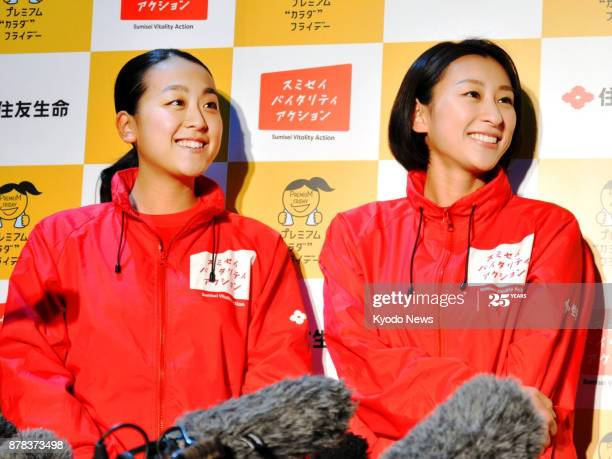 浅田真央さんが30歳バースデーを報告…両手に花束、ケーキに囲まれて笑顔