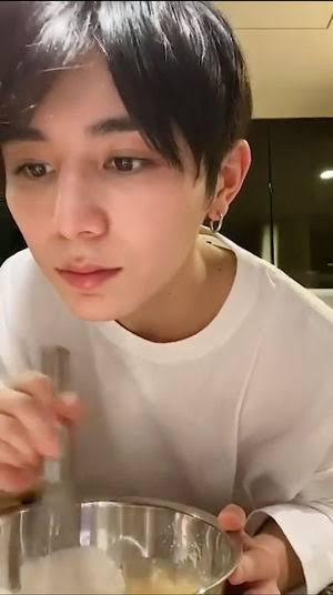 Hey! Say! JUMP山田涼介・田中圭、美麗バディで「anan」表紙 セクシー&クールな魅力発揮