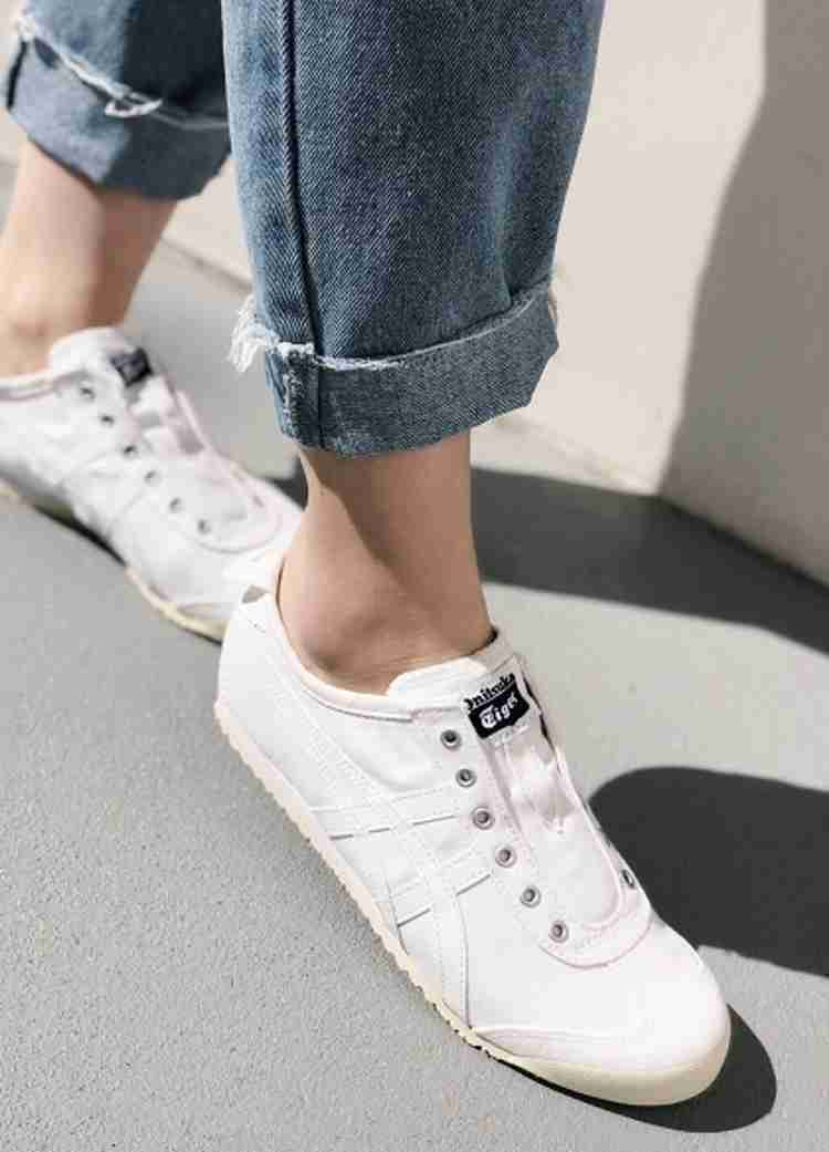ファッションに白Tシャツ、白スニーカー が欠かせない人!どこのメーカーを使ってますか?