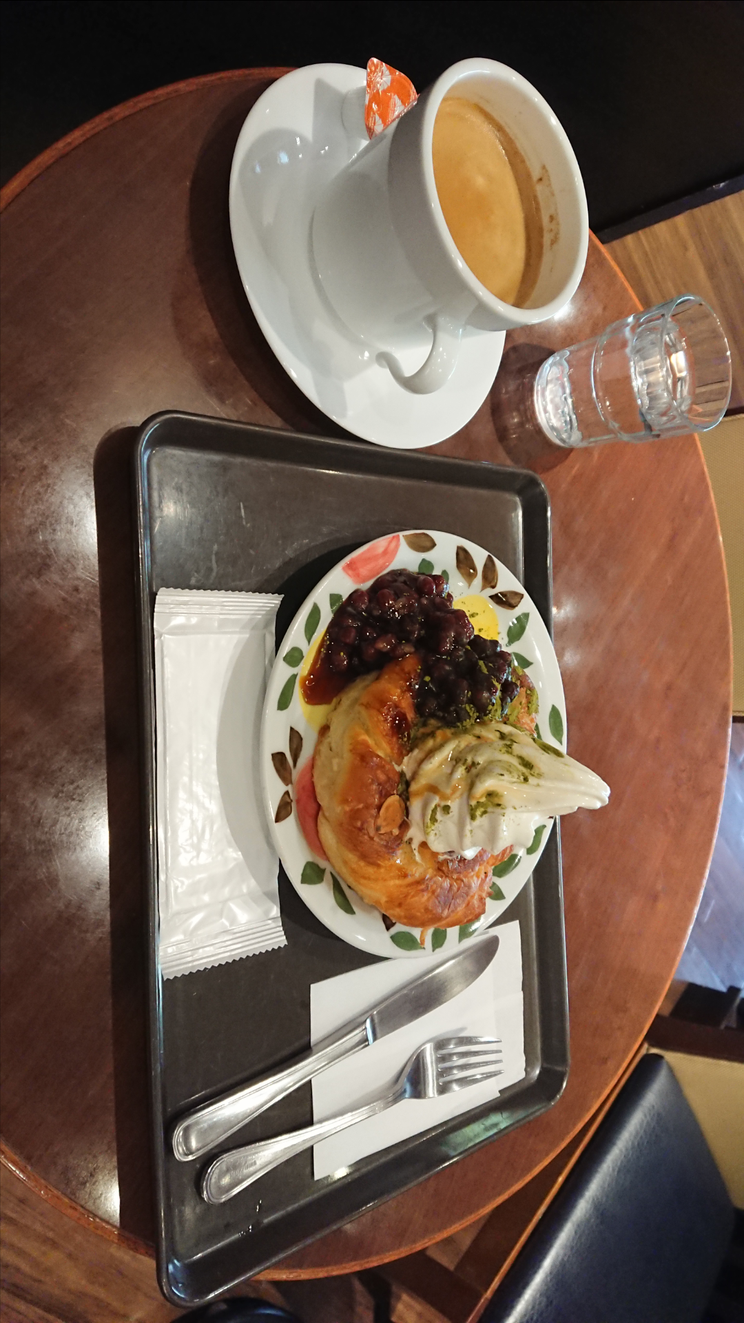 【画像】カフェでの一枚を見せてください☕📷️