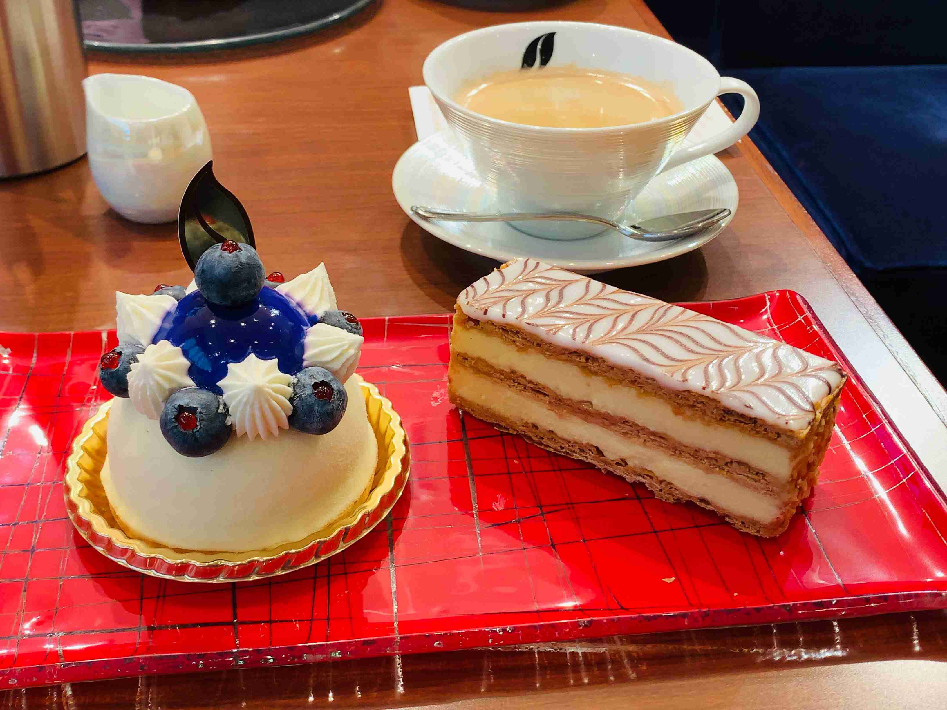 【画像】カフェでの一枚を見せてください☕📷️