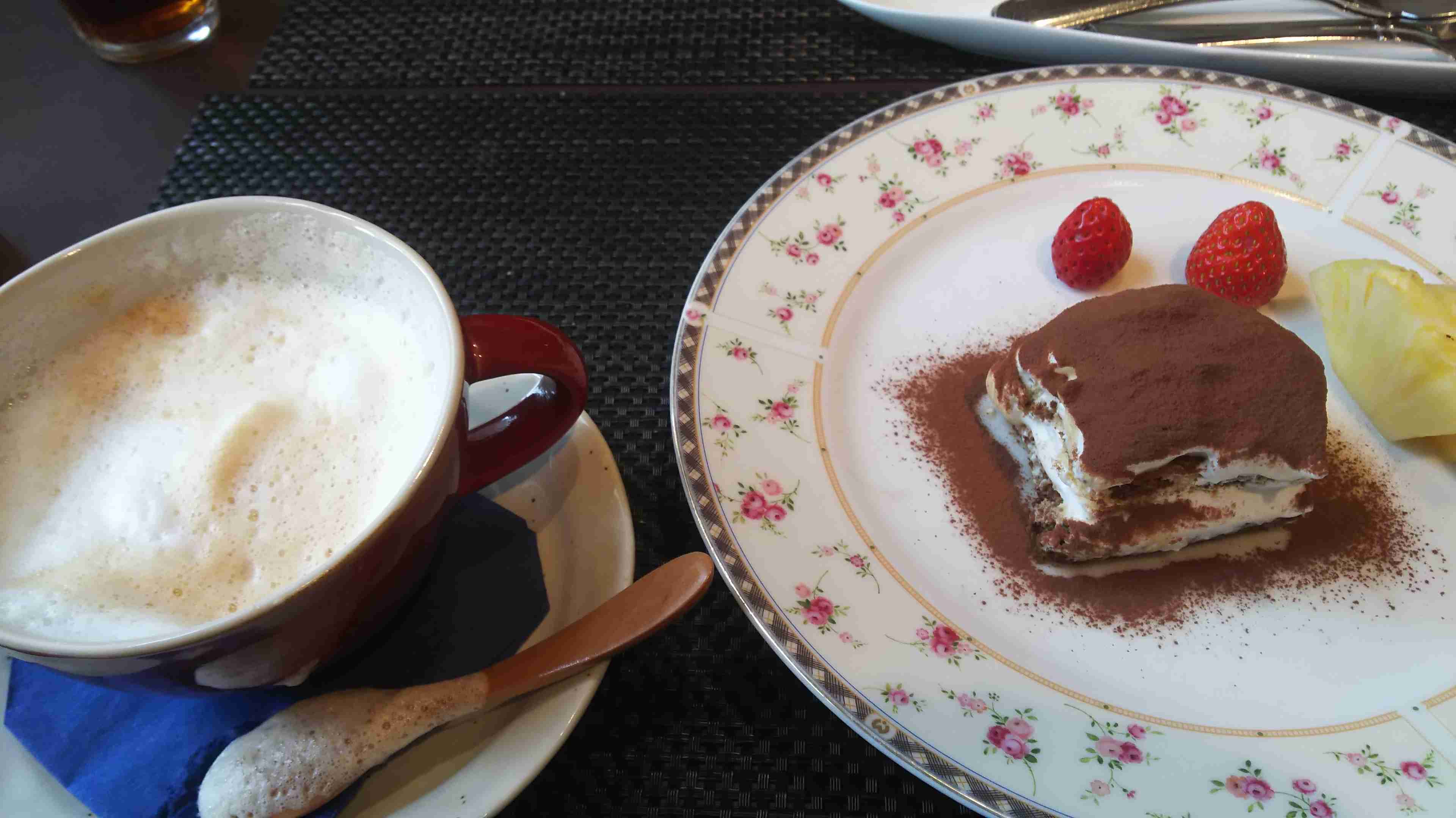 【画像】カフェでの一枚を見せてください☕📷️