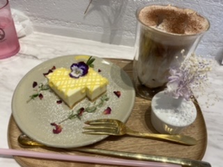 【画像】カフェでの一枚を見せてください☕📷️