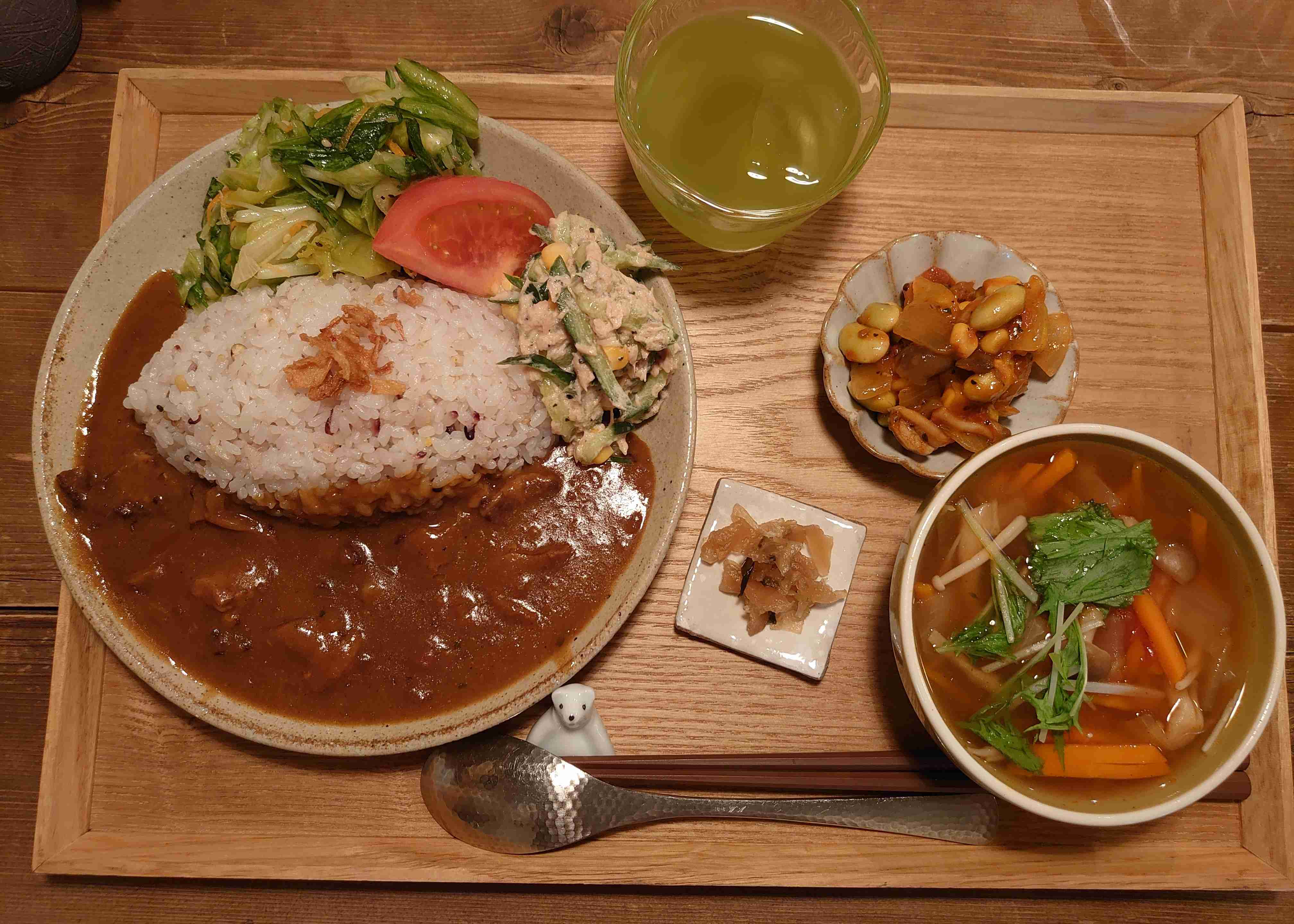 【画像】カフェでの一枚を見せてください☕📷️