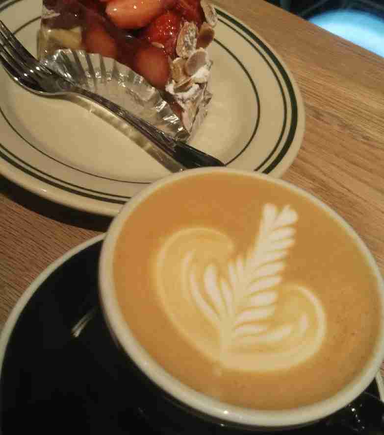 【画像】カフェでの一枚を見せてください☕📷️