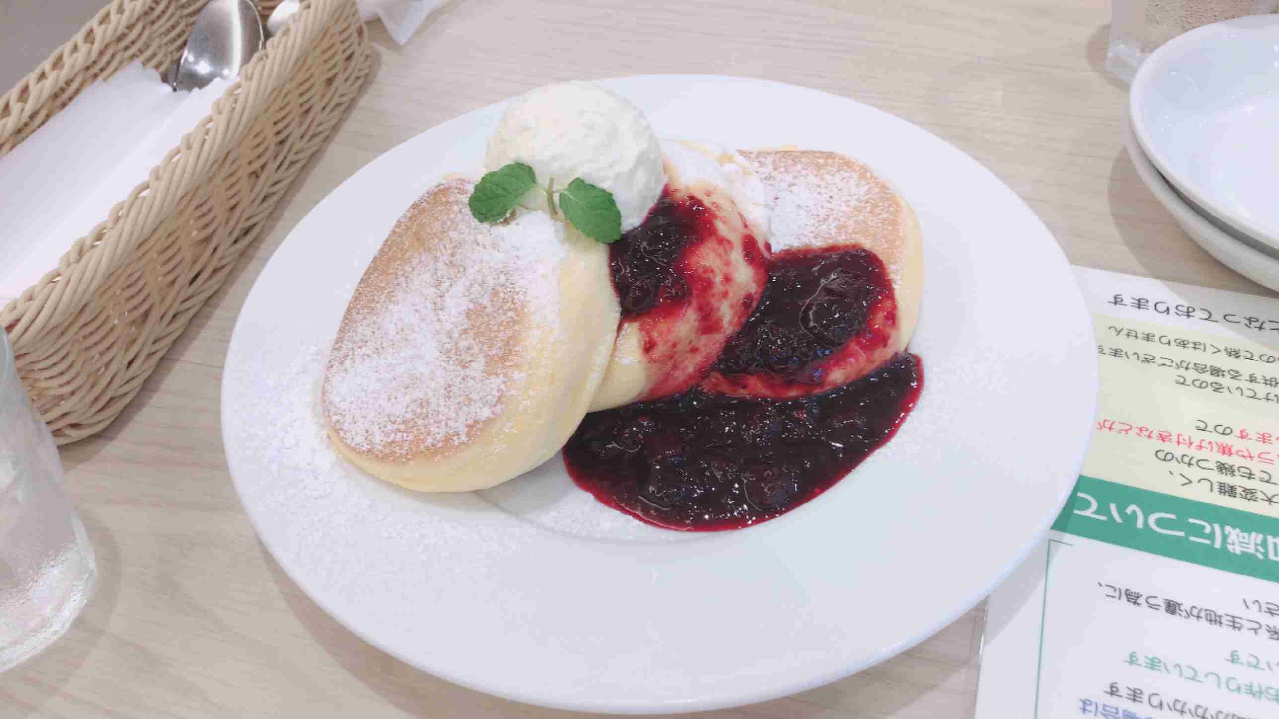 【画像】カフェでの一枚を見せてください☕📷️