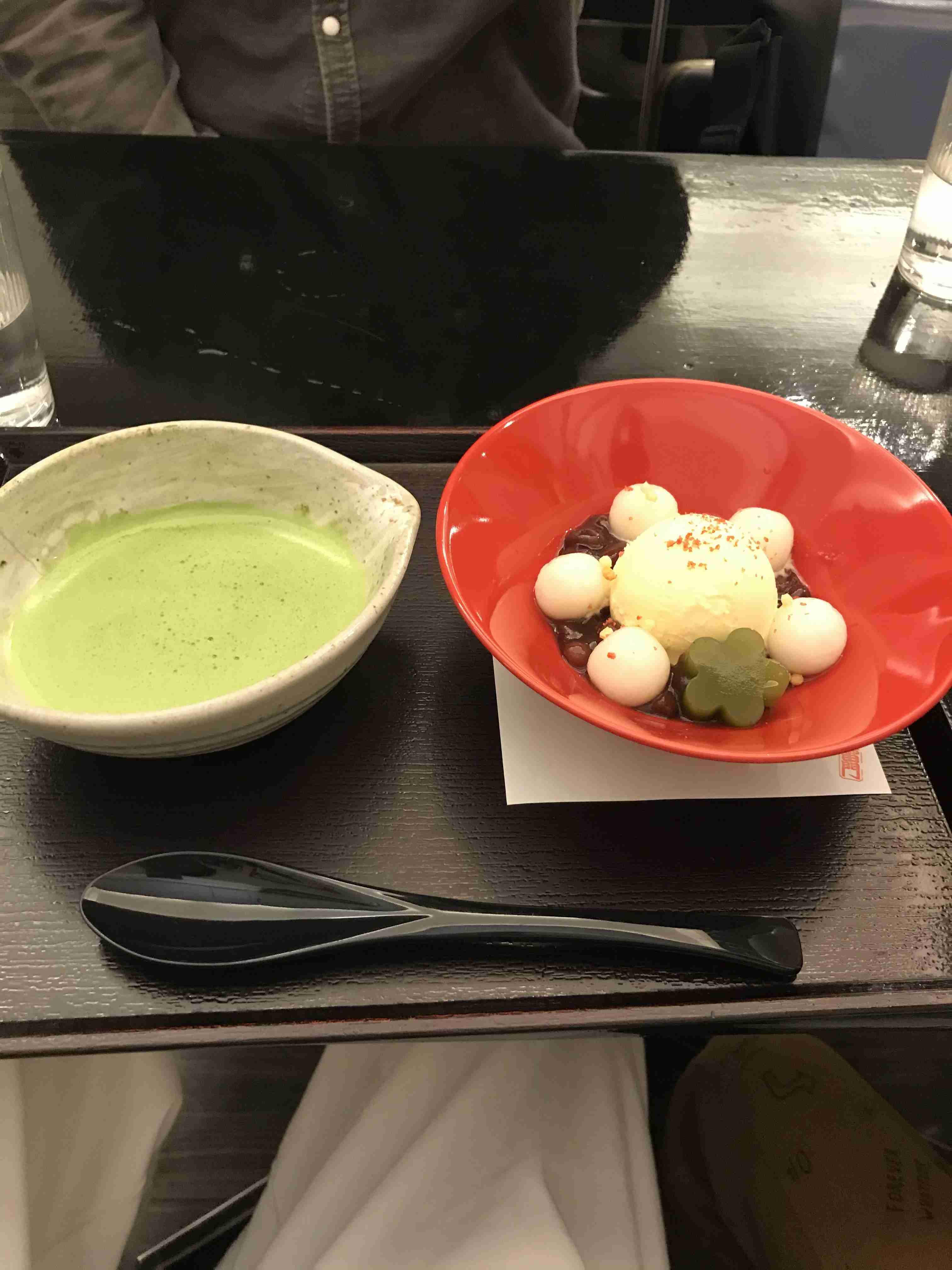 【画像】カフェでの一枚を見せてください☕📷️