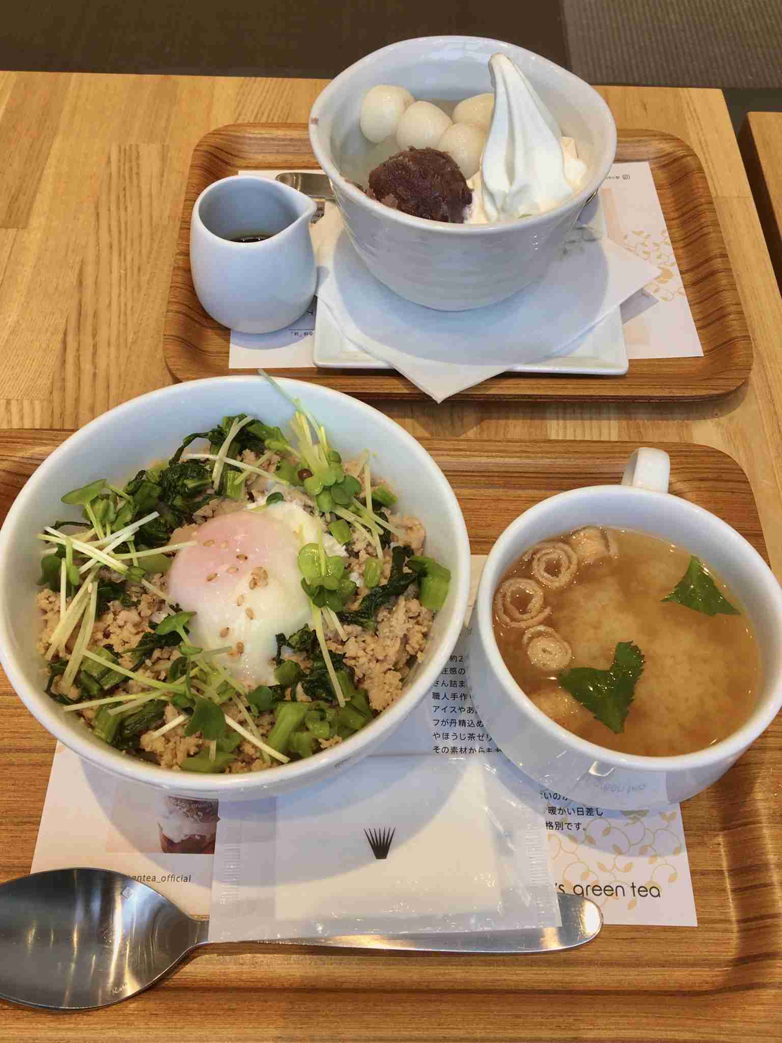 【画像】カフェでの一枚を見せてください☕📷️