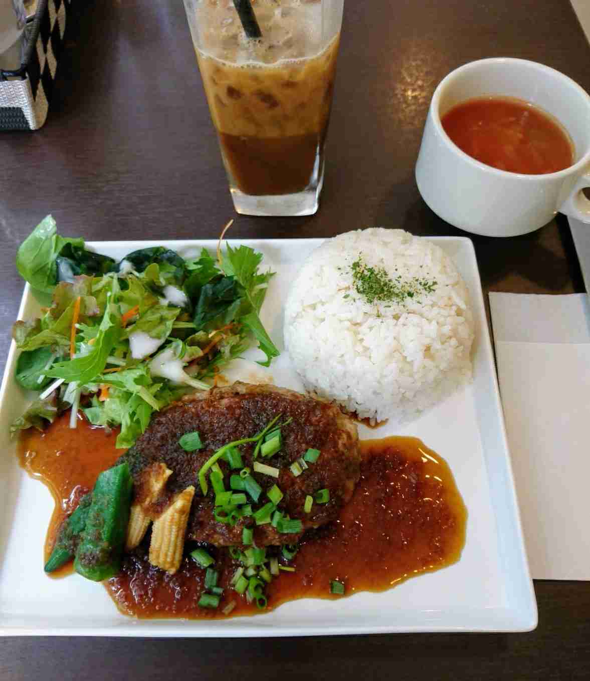 【画像】カフェでの一枚を見せてください☕📷️