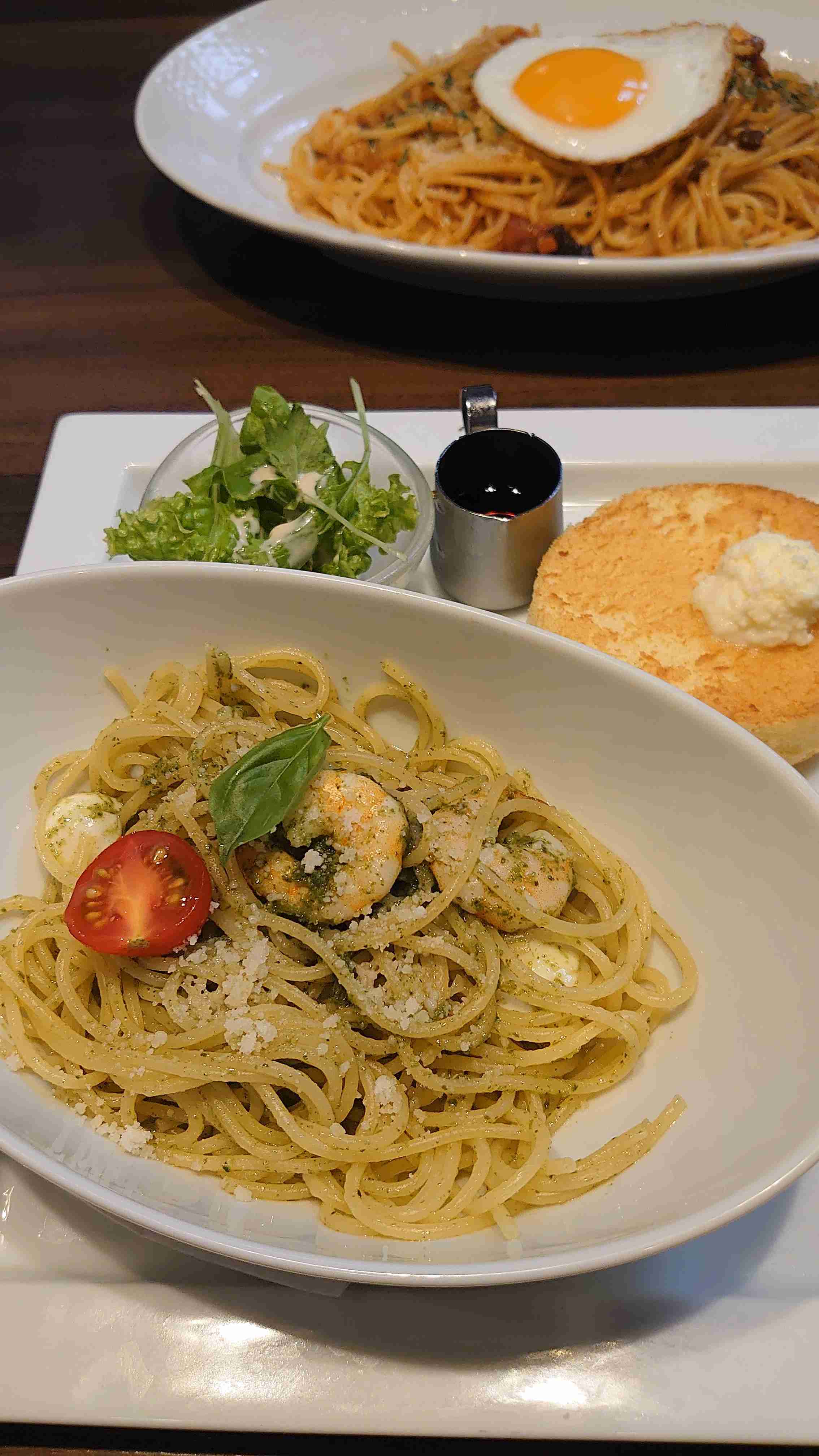 【画像】カフェでの一枚を見せてください☕📷️