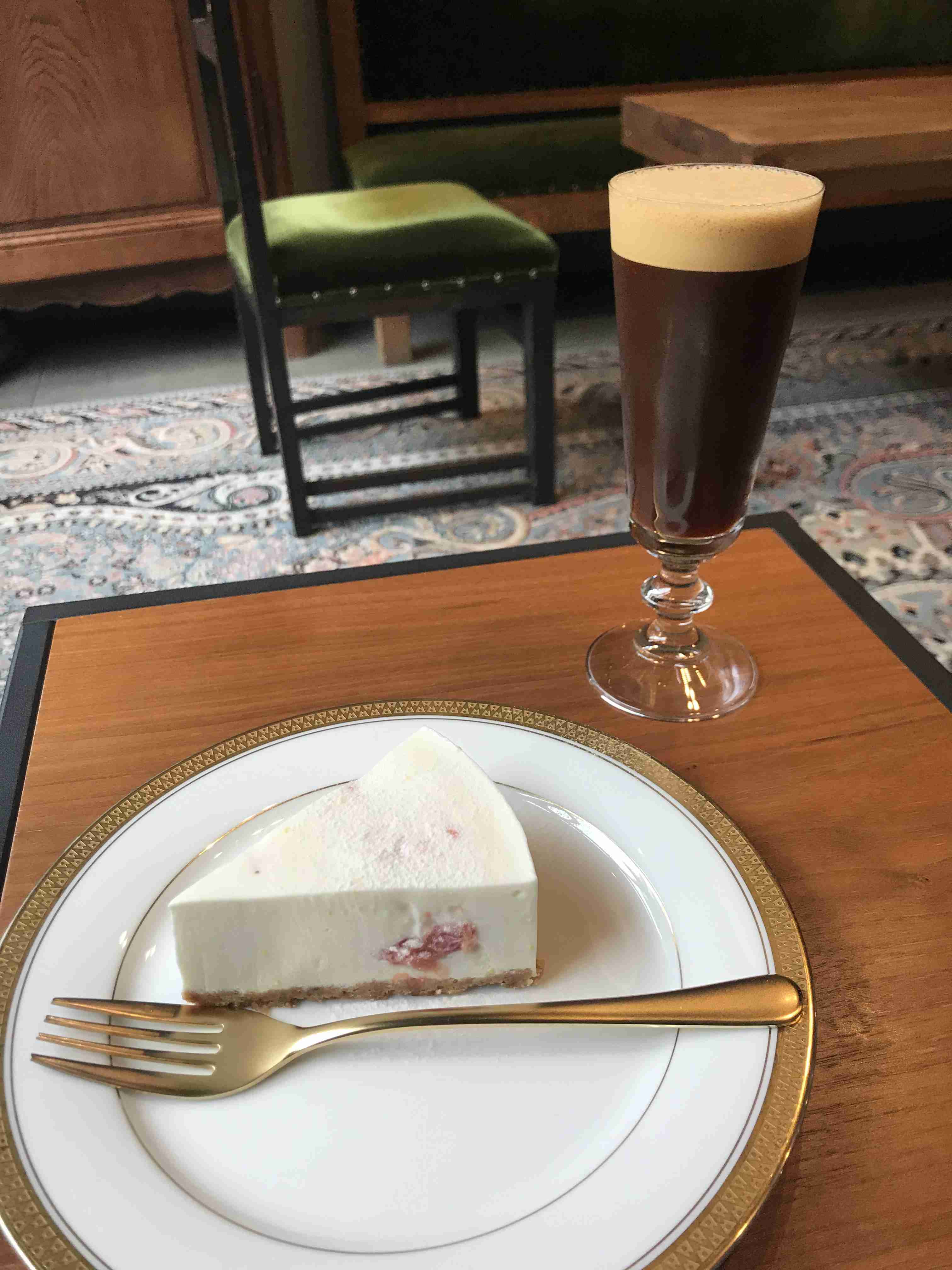 【画像】カフェでの一枚を見せてください☕📷️