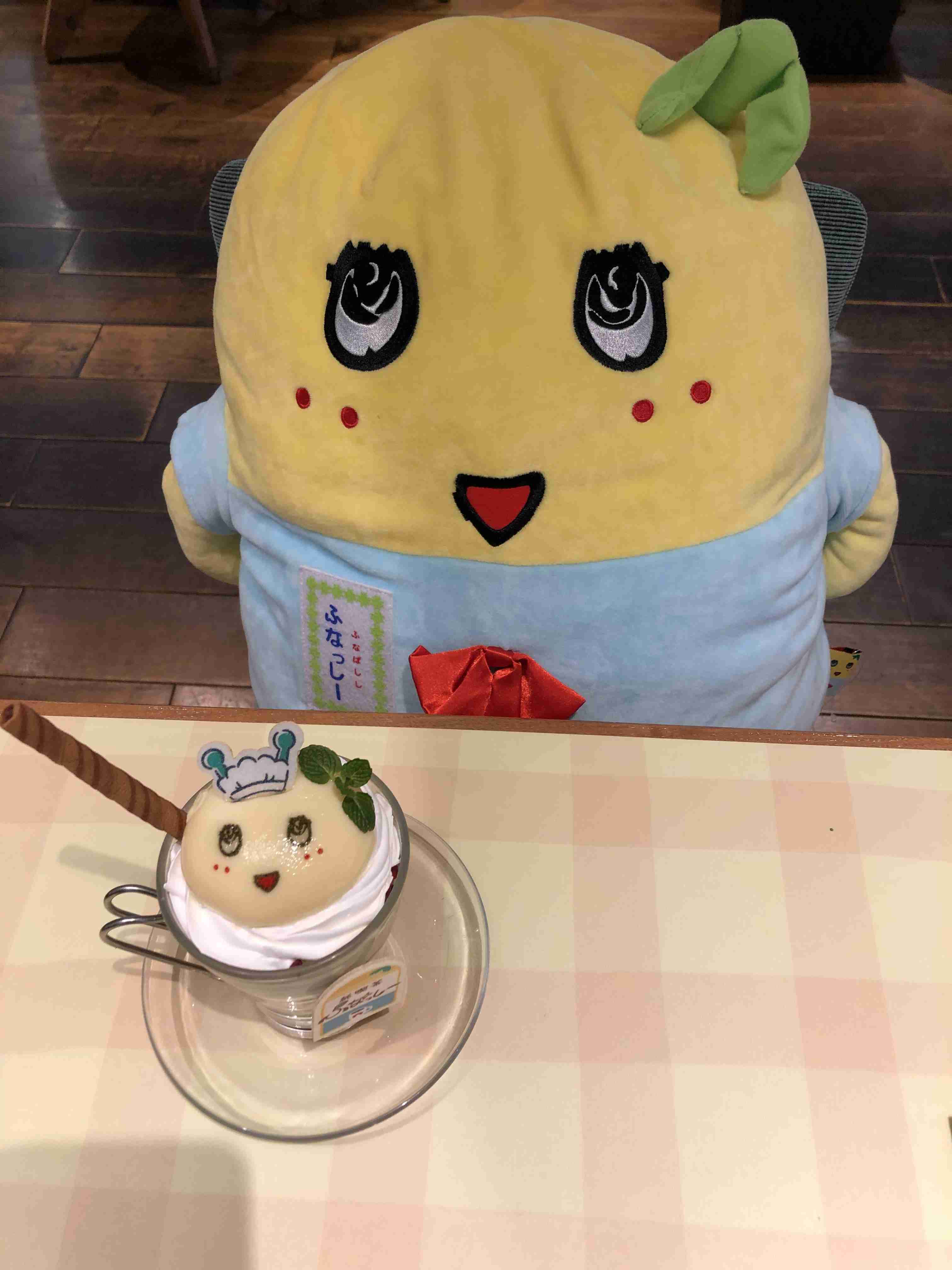 【画像】カフェでの一枚を見せてください☕📷️