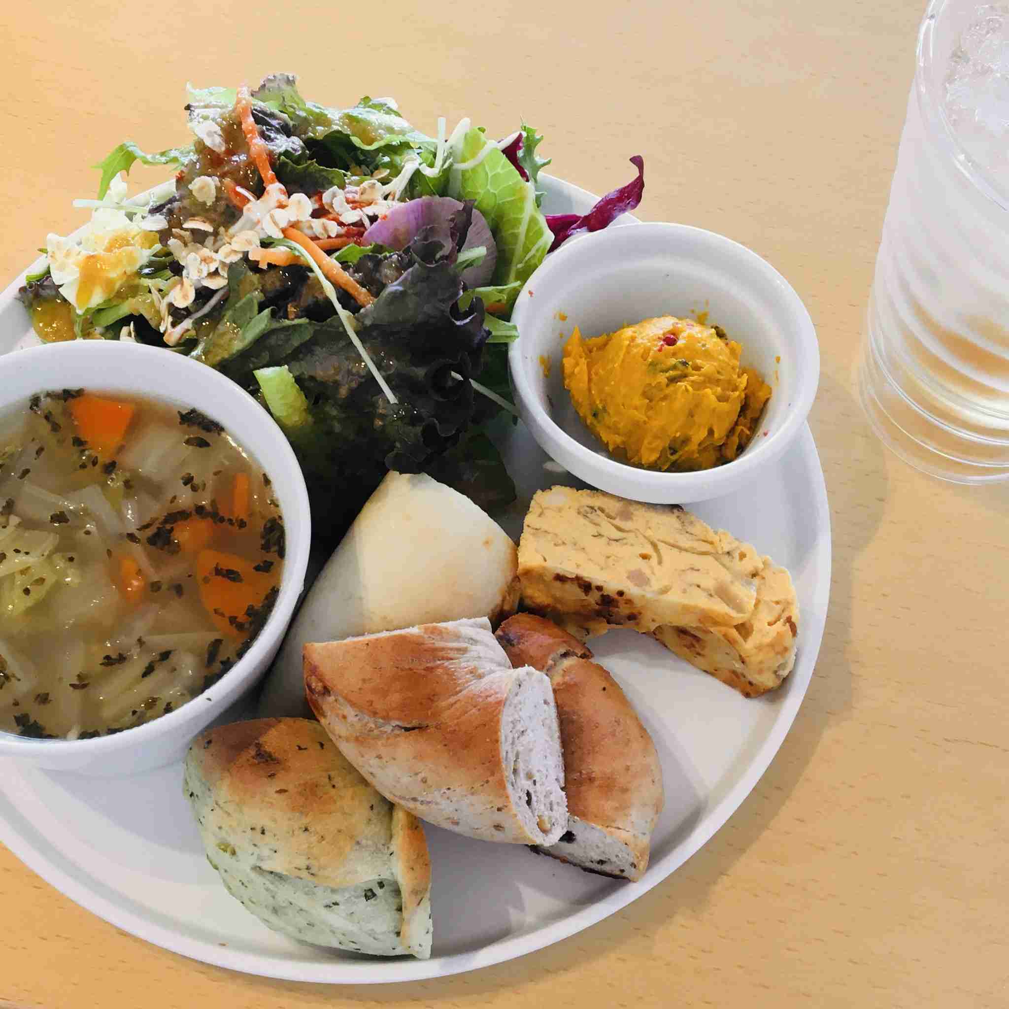 【画像】カフェでの一枚を見せてください☕📷️