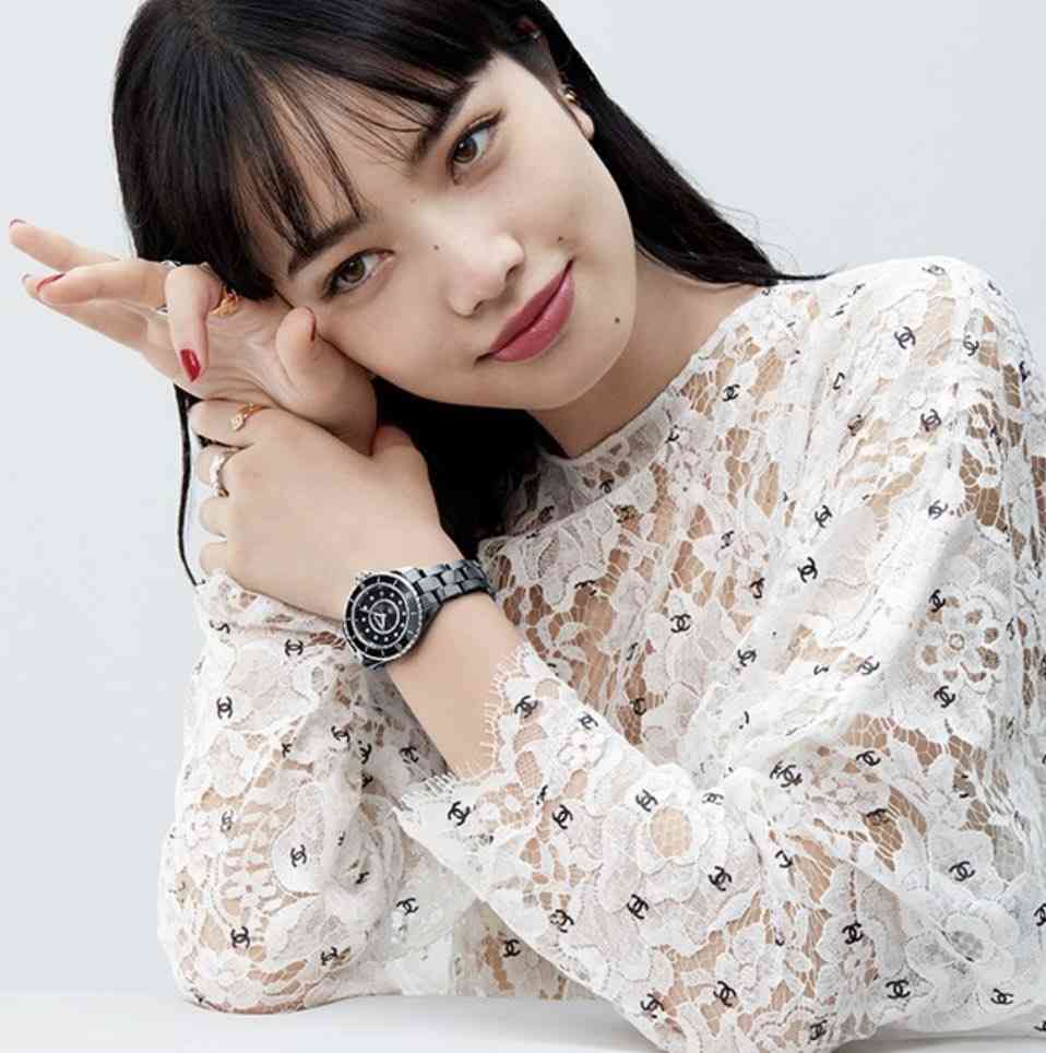 小松菜奈の美脚に歩行者も二度見　カリスマ性は私服姿にも