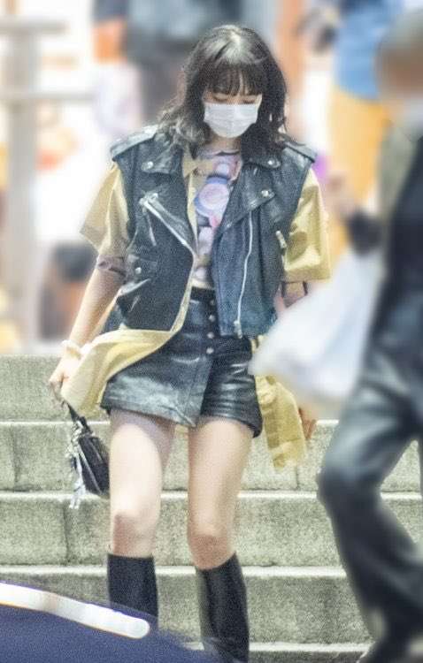小松菜奈の美脚に歩行者も二度見　カリスマ性は私服姿にも