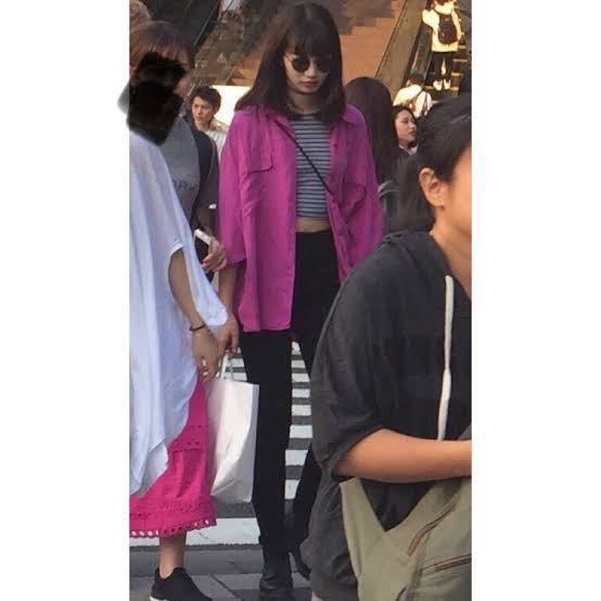 小松菜奈の美脚に歩行者も二度見　カリスマ性は私服姿にも