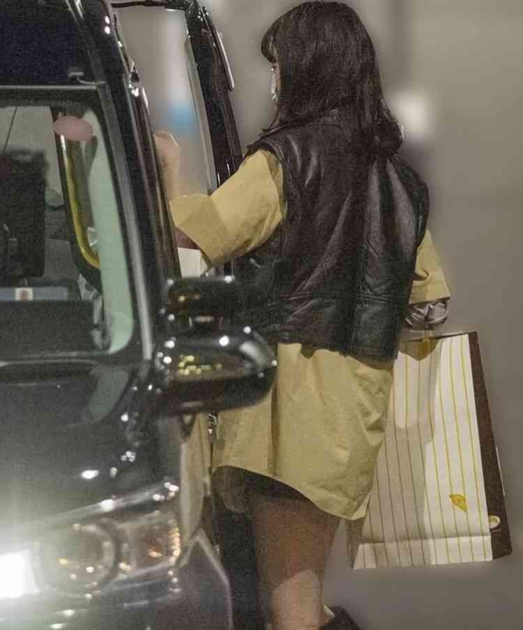 小松菜奈の美脚に歩行者も二度見　カリスマ性は私服姿にも