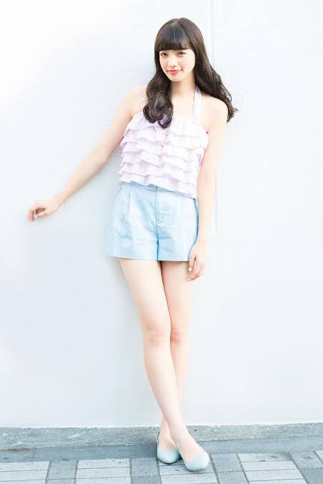 小松菜奈の美脚に歩行者も二度見　カリスマ性は私服姿にも