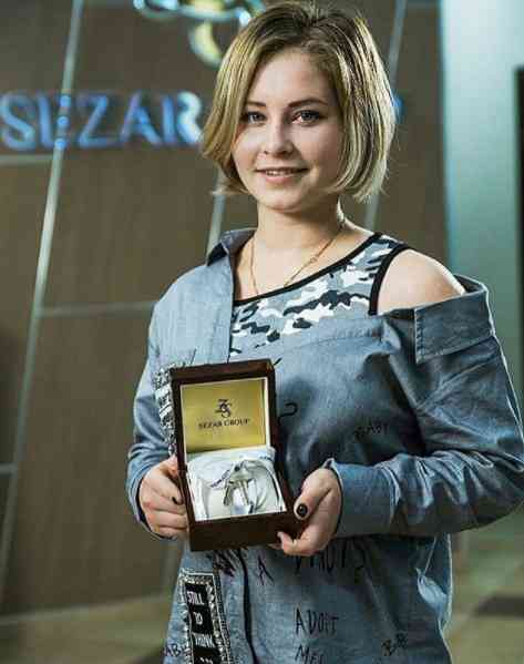 ロシア16歳フィギュア美少女、「まるでバービー人形」オフショット反響「なんて可愛さだ」