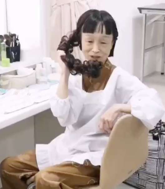 受話器持ってる画像