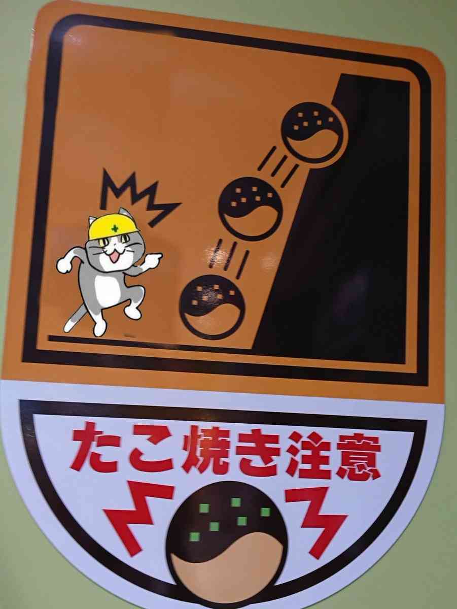 SNSで話題の“仕事猫”、ぬいぐるみ型クッションに