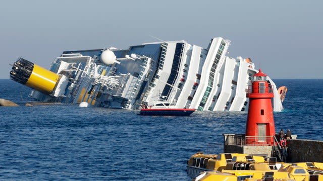 クルーズ船の運航再開、「第1号」が出港