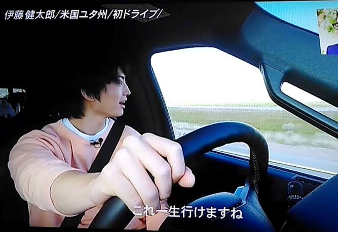 俳優の伊藤健太郎さん 乗用車でバイクと衝突事故 2人けが
