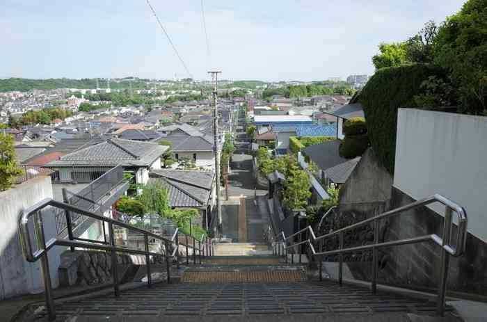 見知らぬ住宅街を通るのが好きな人