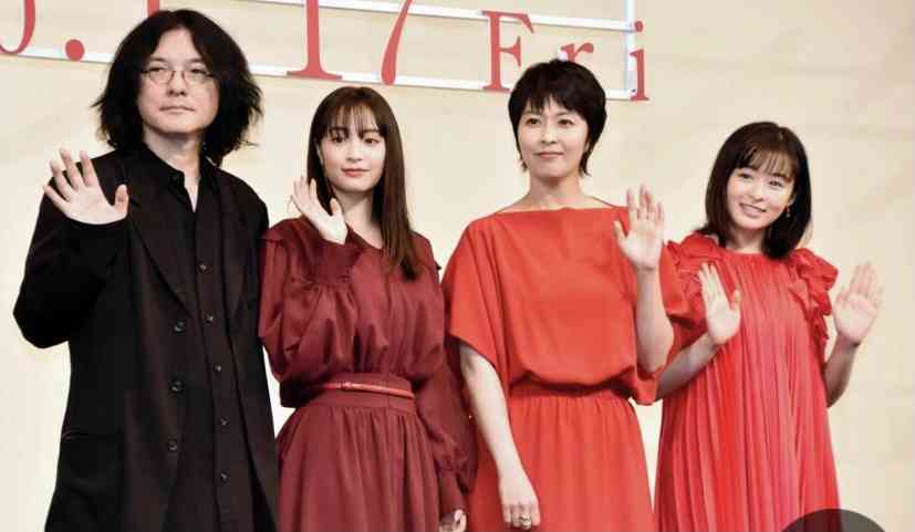 森七菜、“金髪ギャル”制服ショット イメージ激変にファン驚き