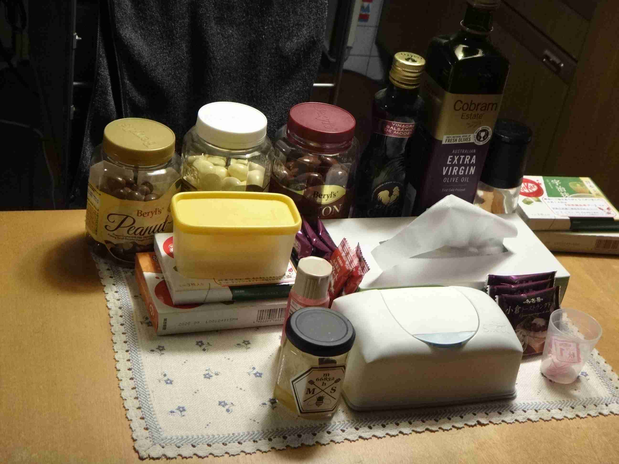 ダイニングテーブルの上に何置いてますか?