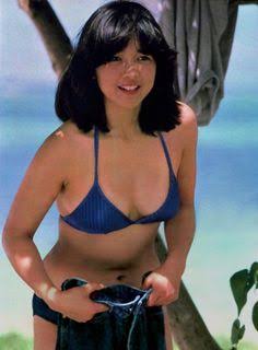 宮崎美子61歳ピカピカのビキニ姿、伝説CM40年