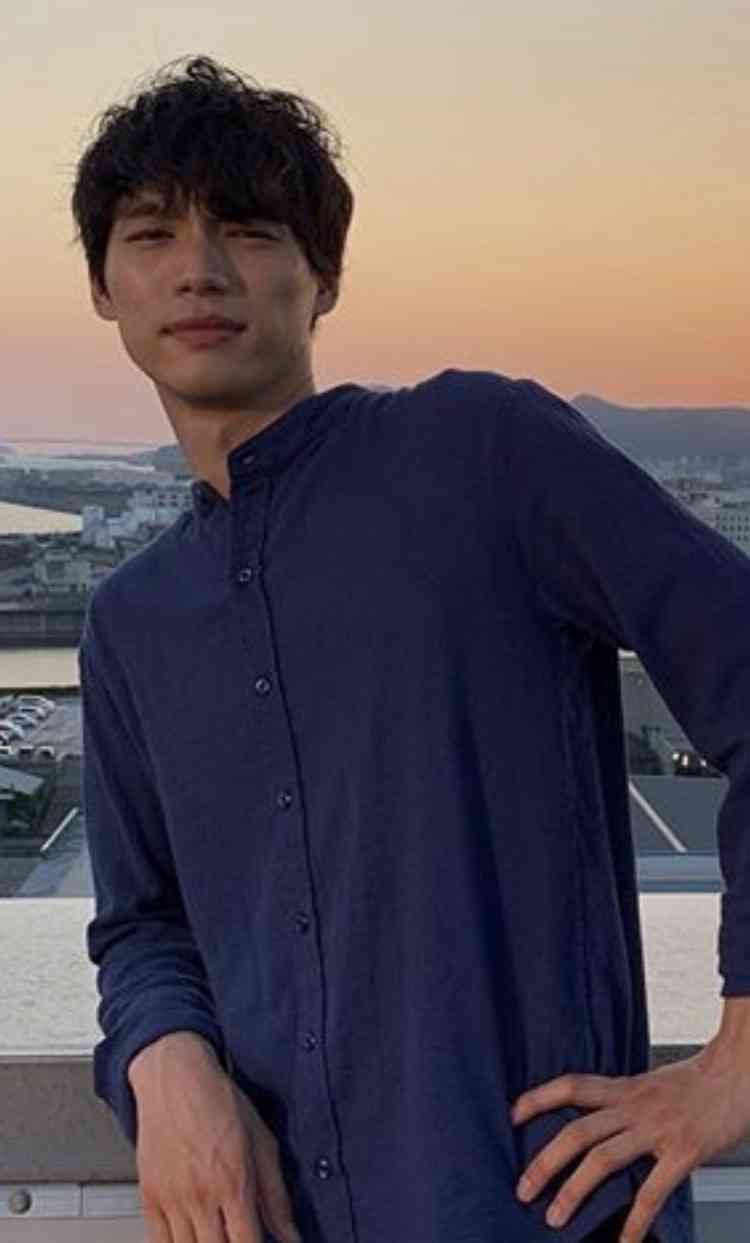 福士蒼汰、鍛え上げられた上半身披露、ファン歓喜「バキバキ」「直視できません」