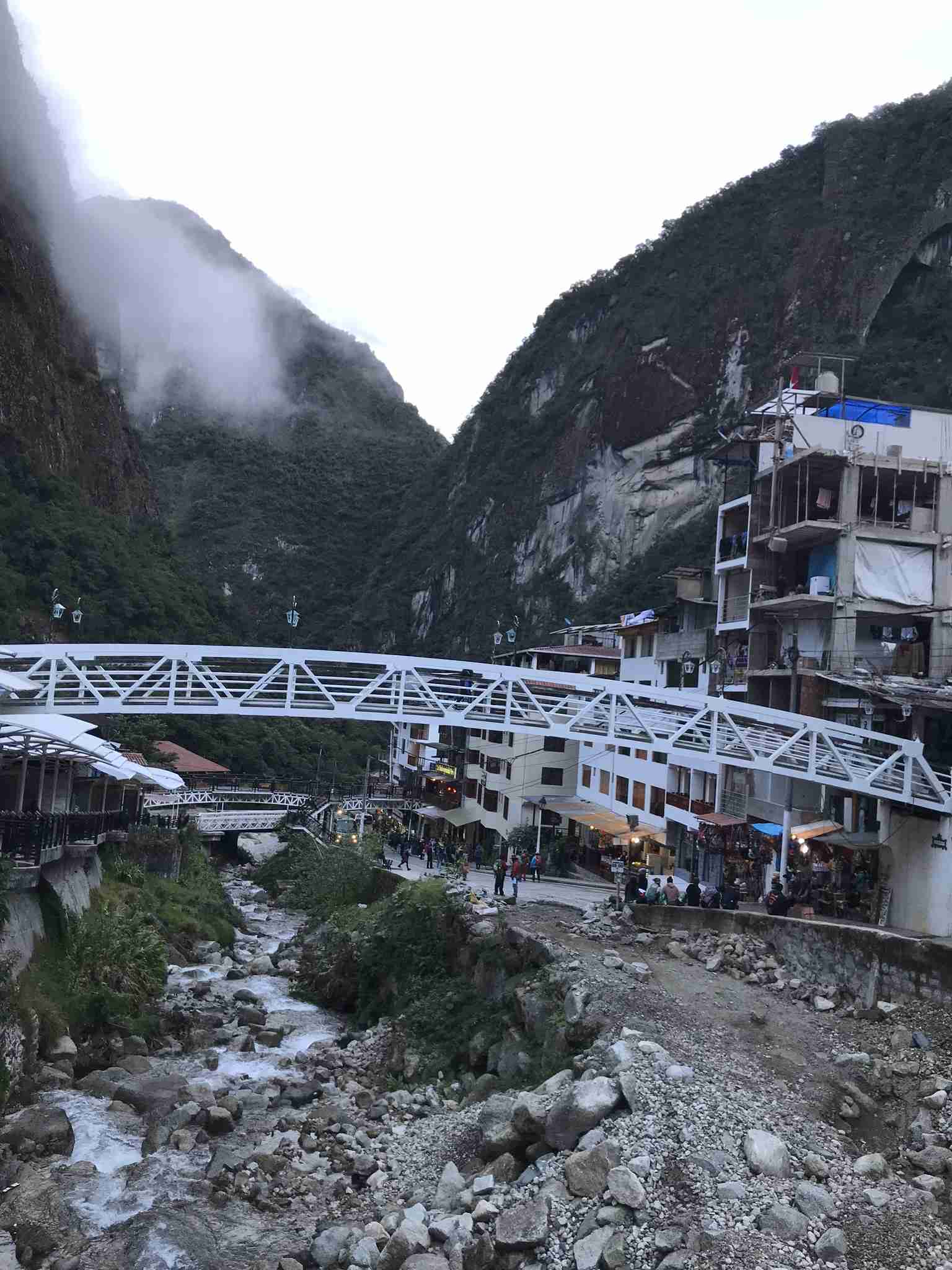 外国の街並みの写真を見て旅行気分を味わうトピ