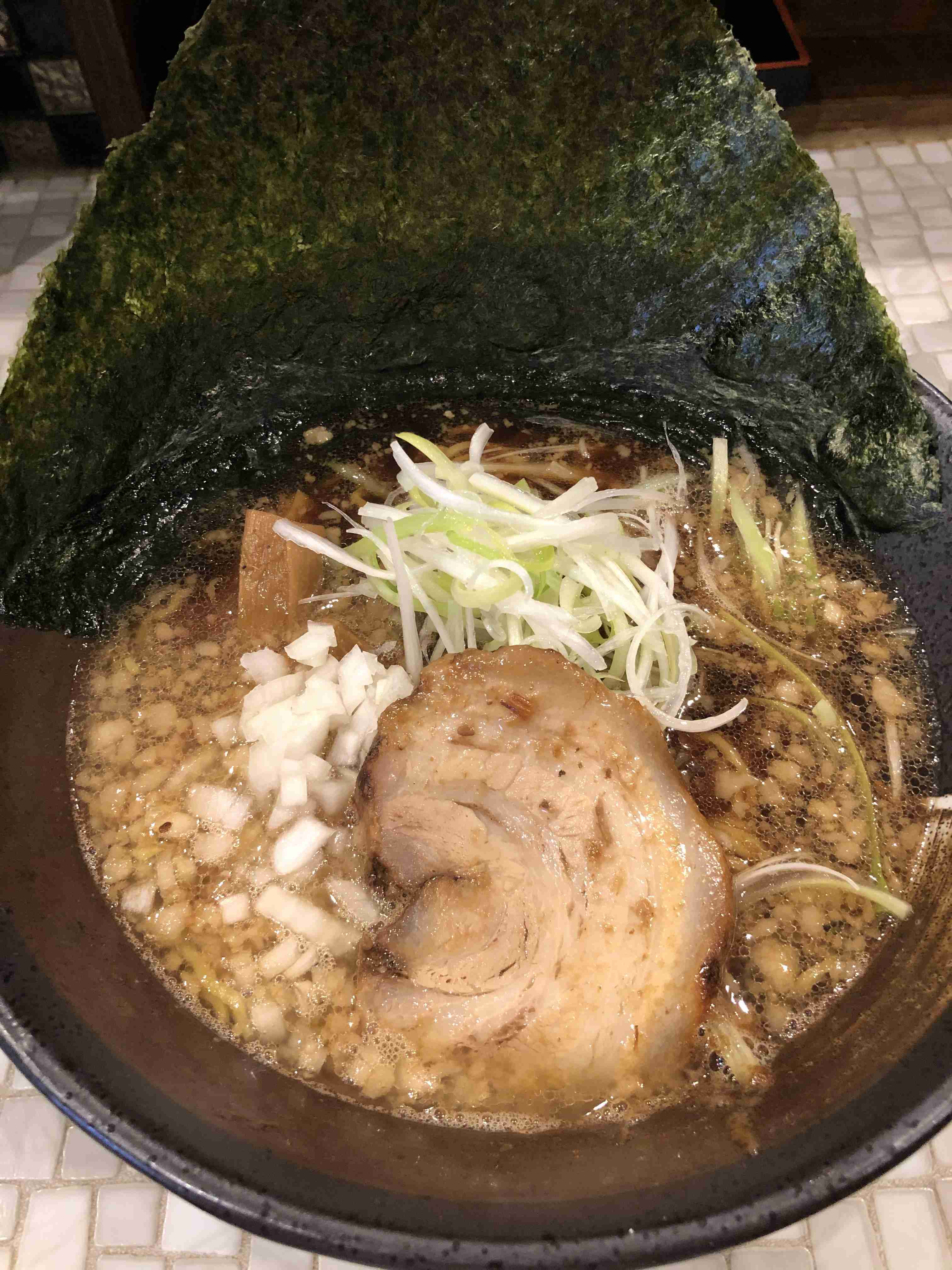 どうして夜中に食べるラーメンは美味しいのでしょうか？