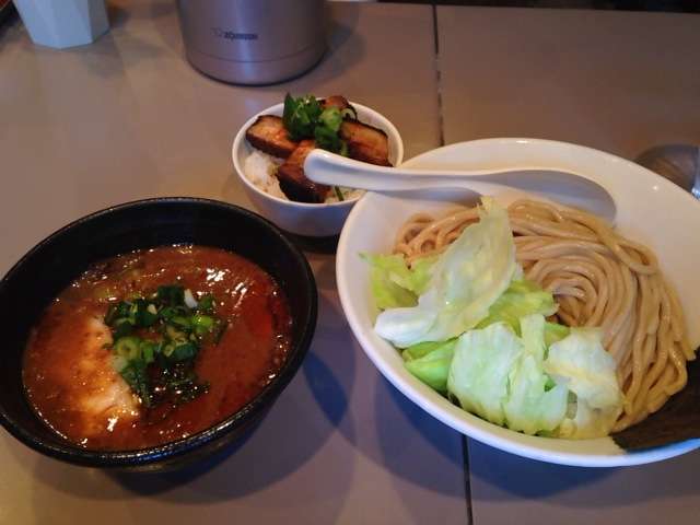 どうして夜中に食べるラーメンは美味しいのでしょうか？