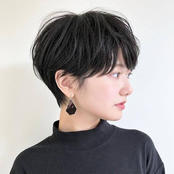 貫地谷しほり 自撮り ショートヘア姿に反響 今までで一番短い 天使のよう ガールズちゃんねる Girls Channel